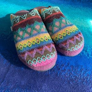 Naot "Recline" Tulip slippers. Size 38